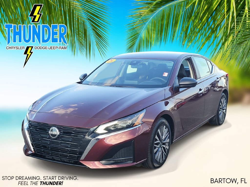 Used 2025 Nissan Altima 2.5 SV FWD image 2