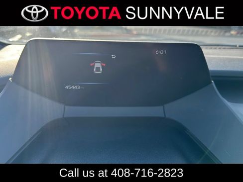 Used 2025 Toyota Prius LE FWD image 3