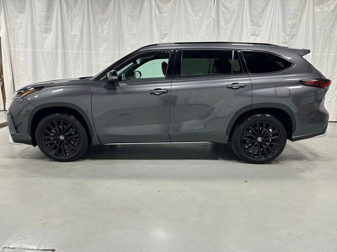 Used 2025 Toyota Highlander XSE image 4