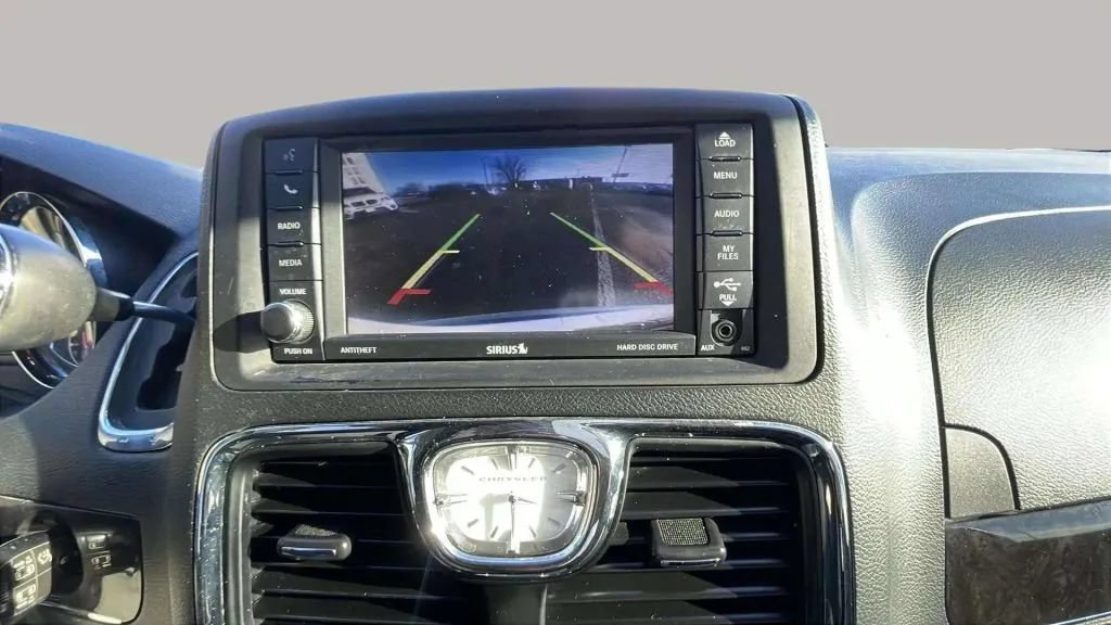 Used 2014 Chrysler Town & Country Touring FWD image 23