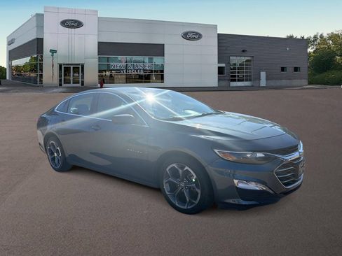 Used 2020 Chevrolet Malibu LT FWD image 2