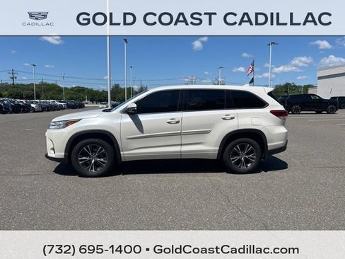 Used 2018 Toyota Highlander Plus AWD/4WD image 2