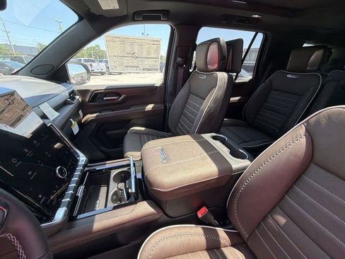 New 2026 GMC Yukon Denali Ultimate AWD/4WD image 16
