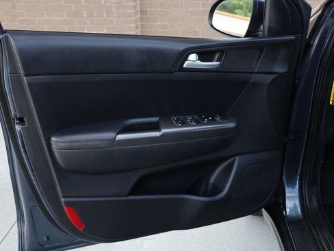 Used 2022 Kia Sportage LX image 14