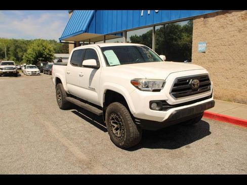 Used 2018 Toyota Tacoma SR5 RWD image 1