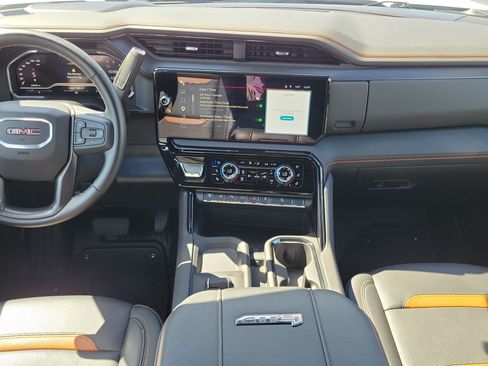Used 2025 GMC Sierra 2500 AT4 w/ AT4 Premium Plus Package AWD/4WD image 17