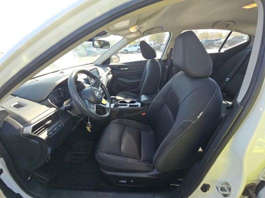 Used 2024 Nissan Altima 2.5 SV FWD image 6