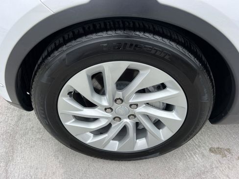 Used 2024 Land Rover Discovery S AWD/4WD image 11