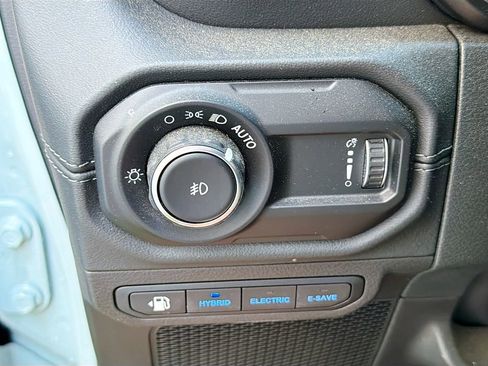 Used 2024 Jeep Wrangler Unlimited Sahara w/ Technology Group AWD/4WD image 23