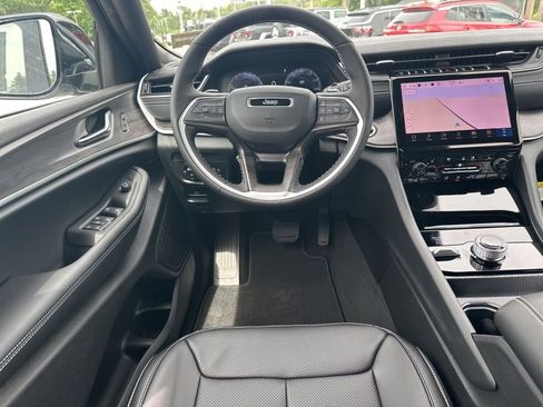 New 2025 Jeep Grand Cherokee Limited w/ Luxury Tech Group II image 15