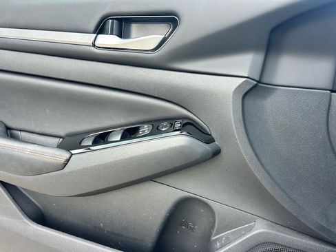 Certified 2024 Nissan Altima 2.5 SR image 9