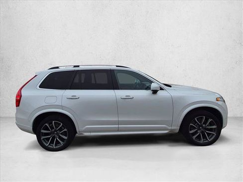 Used 2018 Volvo XC90 T6 Momentum w/ Convenience Package AWD/4WD image 4