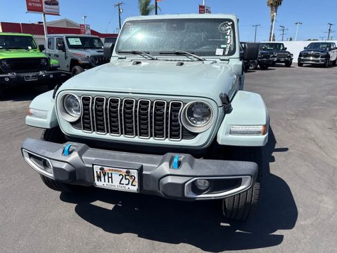 Used 2024 Jeep Wrangler Unlimited Sahara AWD/4WD image 3