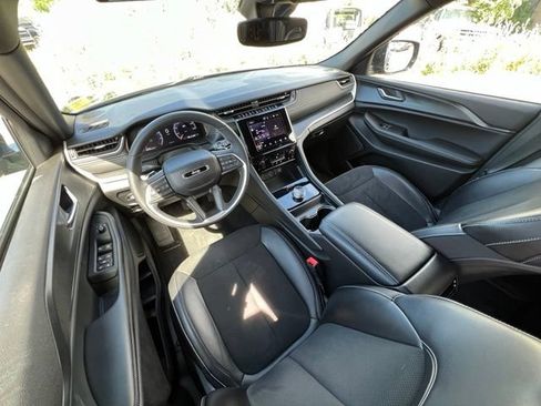Used 2024 Jeep Grand Cherokee L Laredo AWD/4WD image 15