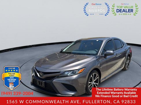 Used 2018 Toyota Camry SE FWD image 4