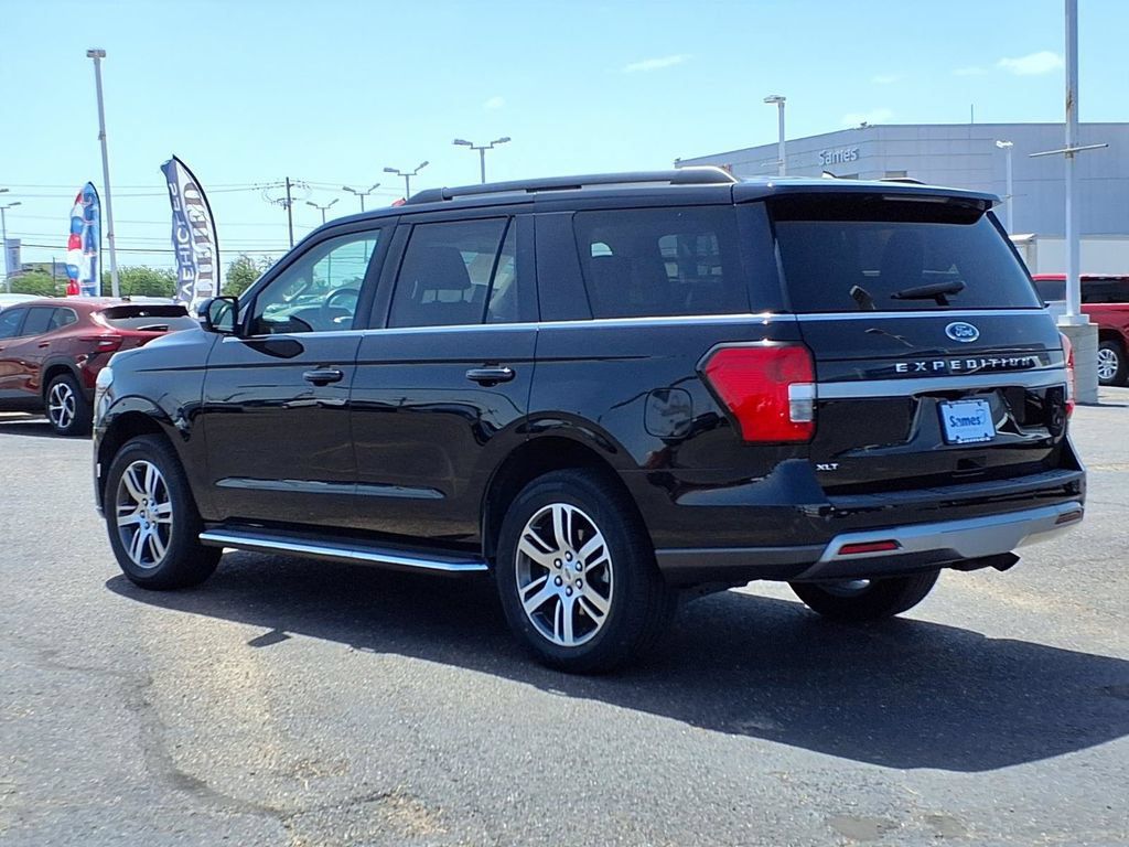 Used 2023 Ford Expedition XLT RWD image 5