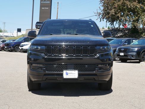 Used 2022 Jeep Wagoneer Series III AWD/4WD image 3