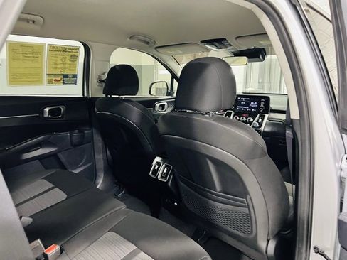 Used 2022 Kia Sorento LX image 27