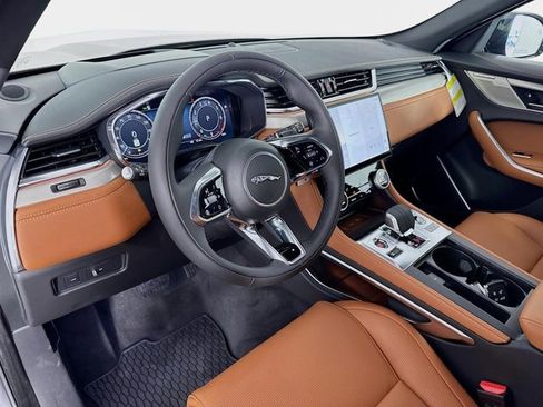 Used 2026 Jaguar F-PACE R-Dynamic S image 9