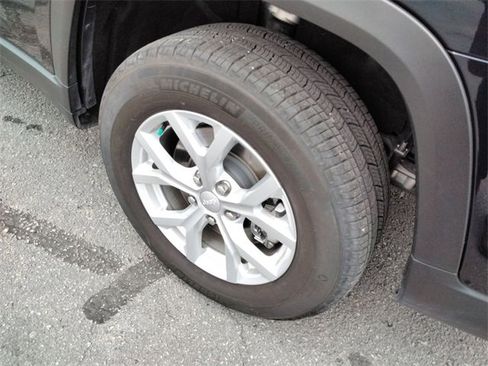 Used 2023 Jeep Grand Cherokee L Limited w/ Luxury Tech Group II image 19