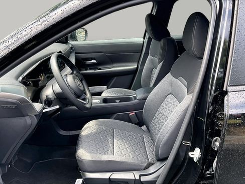 New 2026 Nissan Kicks SV w/ SV Premium Package FWD image 9