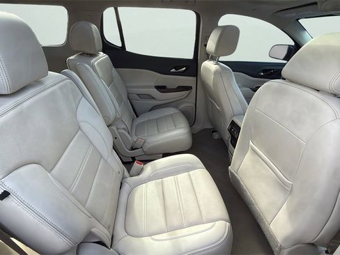Used 2021 GMC Acadia Denali w/ Denali Technology Package image 12