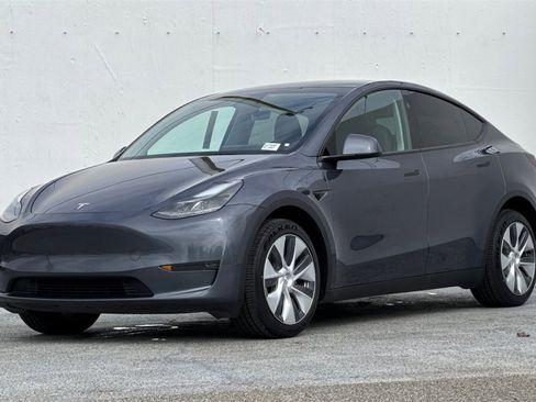 Used 2023 Tesla Model Y Long Range image 8