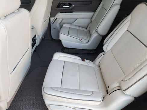 Used 2025 GMC Yukon XL Denali w/ Sun & Power Step Package image 25