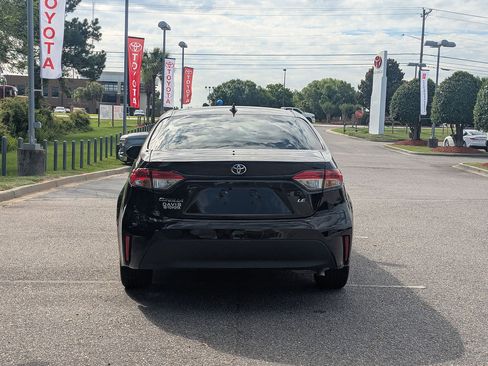 Certified 2025 Toyota Corolla LE FWD image 4