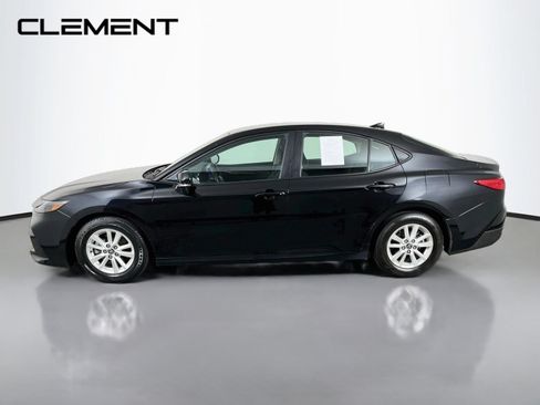 Used 2025 Toyota Camry LE FWD image 4