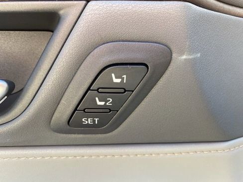 Certified 2024 Toyota Venza Limited image 18