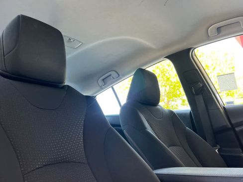 Used 2021 Toyota Prius LE FWD image 17