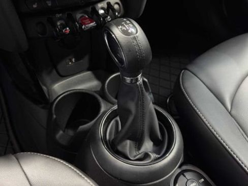 Used 2019 MINI Cooper 4-Door Hardtop w/ Signature Upholstery Package FWD image 24