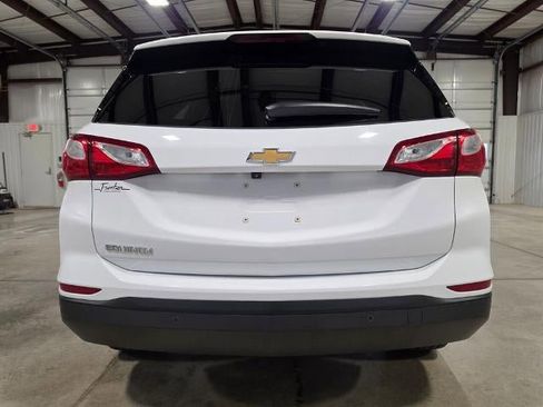 Used 2020 Chevrolet Equinox LS w/ LS Convenience Package FWD image 4
