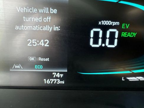 Used 2025 Hyundai Elantra Hybrid FWD image 10