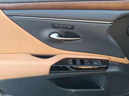 Used 2023 Lexus ES 250 w/ Premium Package image 12