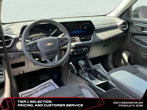 Used 2025 Chevrolet TrailBlazer LT AWD/4WD image 18