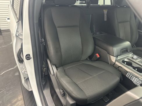 Used 2019 Ford Expedition XLT image 9