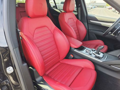 Used 2024 Alfa Romeo Stelvio Veloce image 17