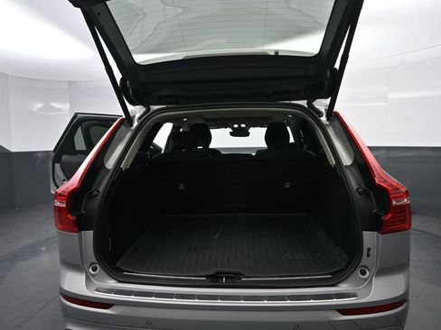 Used 2023 Volvo XC60 B5 Plus w/ Climate Package AWD/4WD image 14