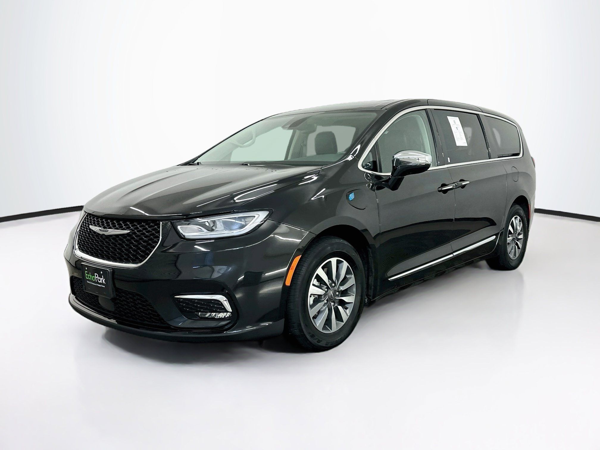 Used 2023 Chrysler Pacifica Limited FWD image 3