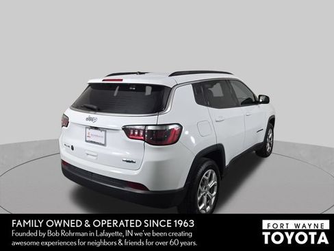 Used 2024 Jeep Compass Latitude AWD/4WD image 7