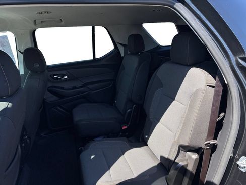 Used 2020 Chevrolet Traverse LT FWD image 16