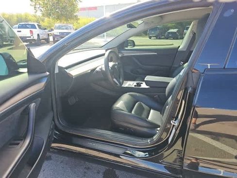 Used 2021 Tesla Model 3 Standard Range Plus image 9