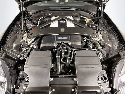 Used 2025 Aston Martin Vanquish RWD image 26