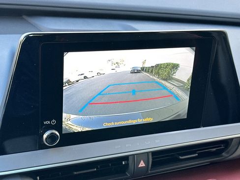 Used 2024 Toyota Prius Prime SE image 19