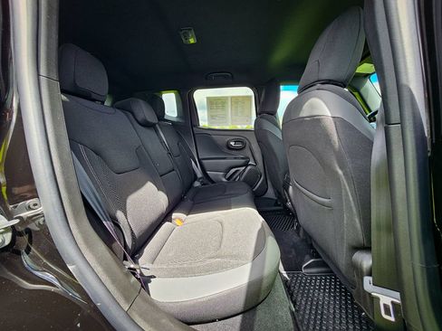 Certified 2022 Jeep Renegade Altitude w/ Convenience Group AWD/4WD image 38