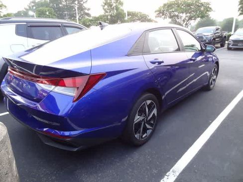 Used 2023 Hyundai Elantra SEL w/ Convenience Package FWD image 4