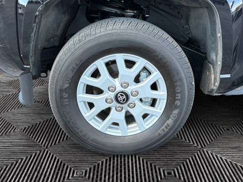 Certified 2025 Toyota Tacoma SR5 AWD/4WD image 14