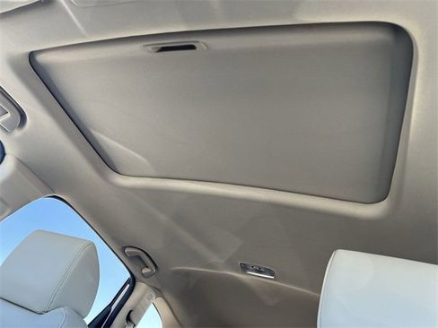 Used 2022 Honda CR-V Touring image 11